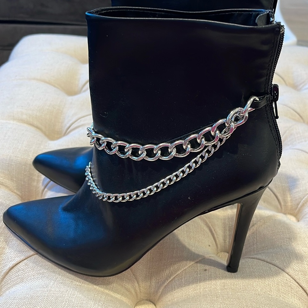 💗NWOT- BCBG Hardia Point Toe Ankle Boots- Size 6💗